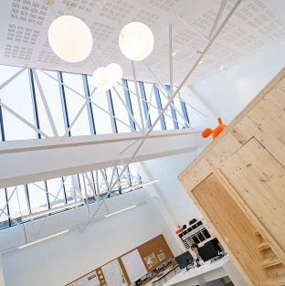 AGENCE Aménagement de bureaux dans un ancien garage, AMIENS