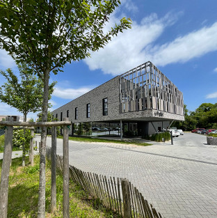 LABORATOIRE et BUREAUX Construction d'un centre de pathologie et bureaux de médecins