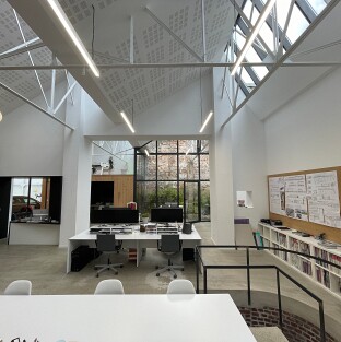 AGENCE Aménagement de bureaux dans un ancien garage, AMIENS