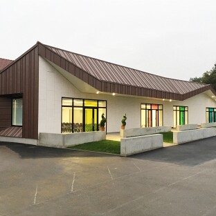 EXTENSIONS D'UN COLLEGE Collège Ste Colette: 3 classes / vestiaires / foyer / préau 443m² RT2012 +20% - 8 mois de travaux, CORBIE