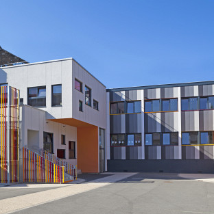 EXTENSION D'UNE ECOLE MATERNELLE Rénovation et Extension d'une école Ste Clotilde, AMIENS