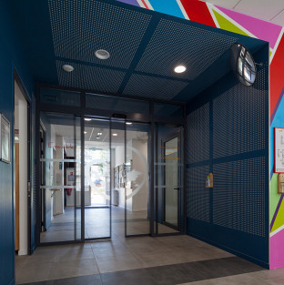 RENOVATION D'UN LYCEE phase 1 Rénovation du Lycée Sacré Coeur (phase 1 et 2), reconfiguration de l'espace restauration des élèves, les cuisines et...