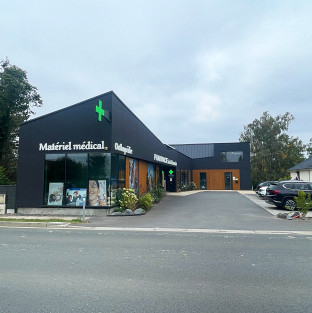 CONSTRUCTION et TRANSFERT PHARMACIE Transfert d'une pharmacie de campagne