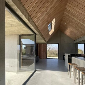 realisation-maison-neuve-contemporaine-design-architecture-menuiserie-aluminium-technal-fenetre-baie-en-angle-coulissant-verriere-galandage-5 null